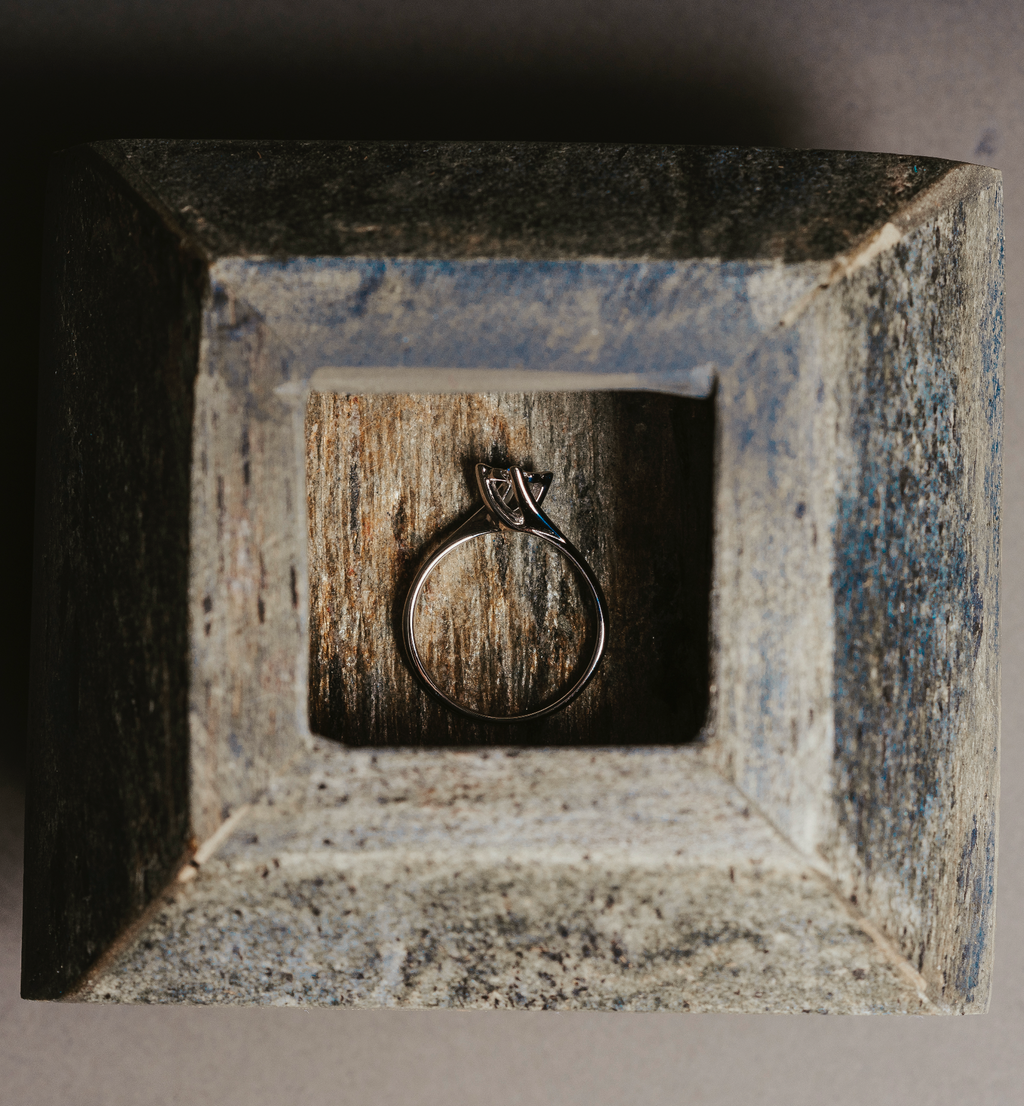 ANELLO SOLITARIO MAGIC IN ORO 18 KT CON DIAMANTI