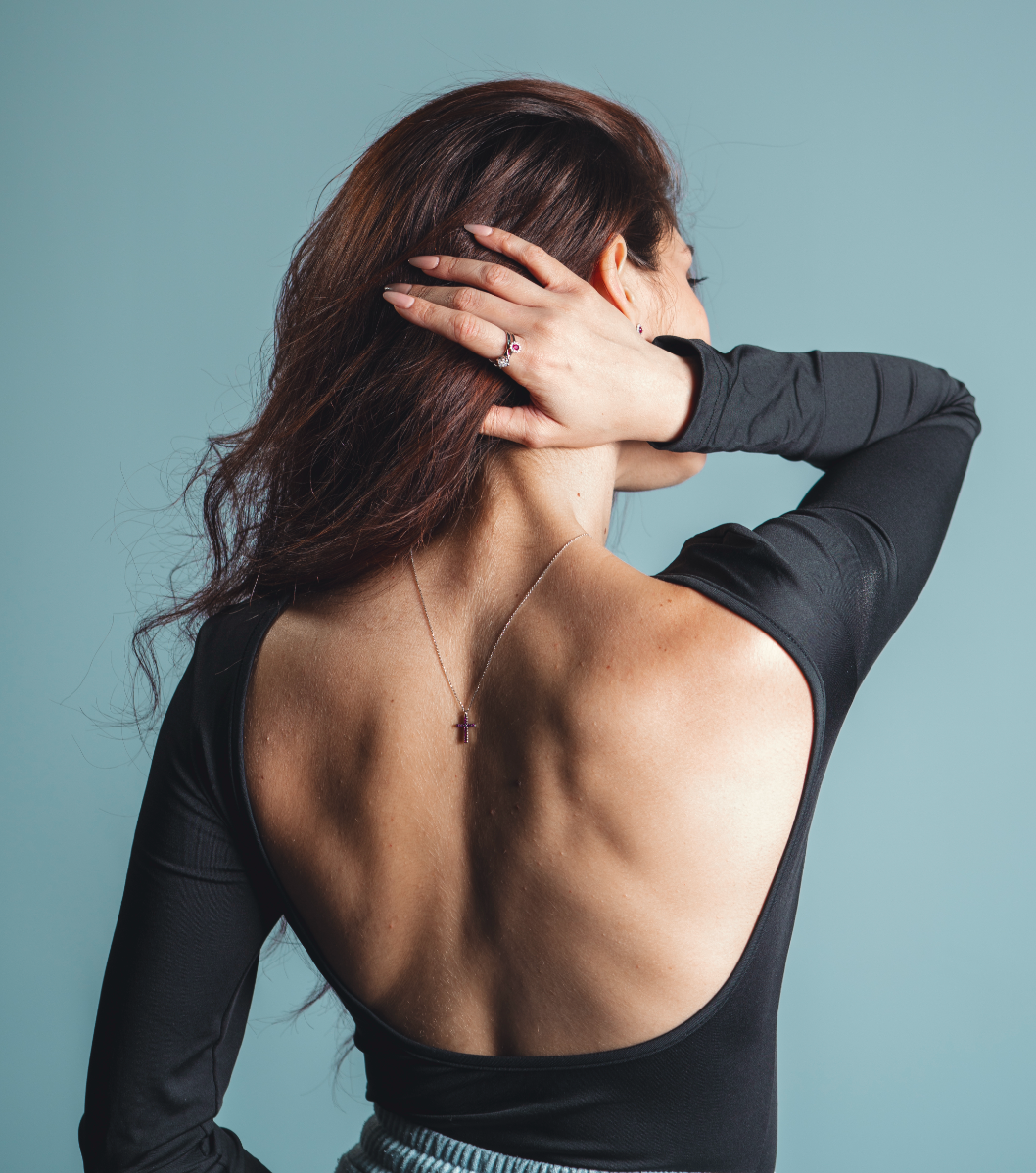 COLLANA CROCE STILIZZATA IN ORO 18 KT CON DIAMANTE E RUBINI