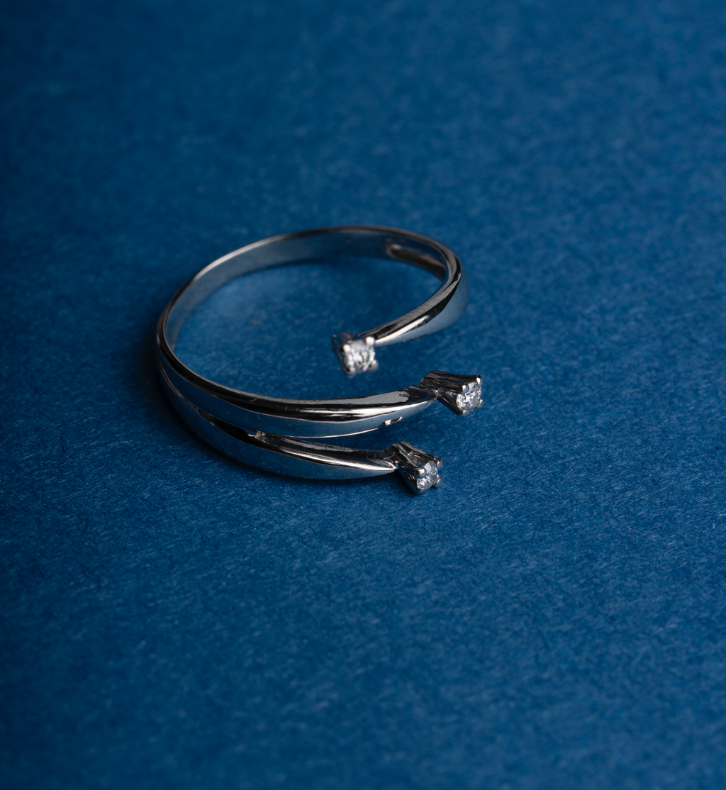 ANELLO TRILOGY IN ORO 18 KT CON DIAMANTI