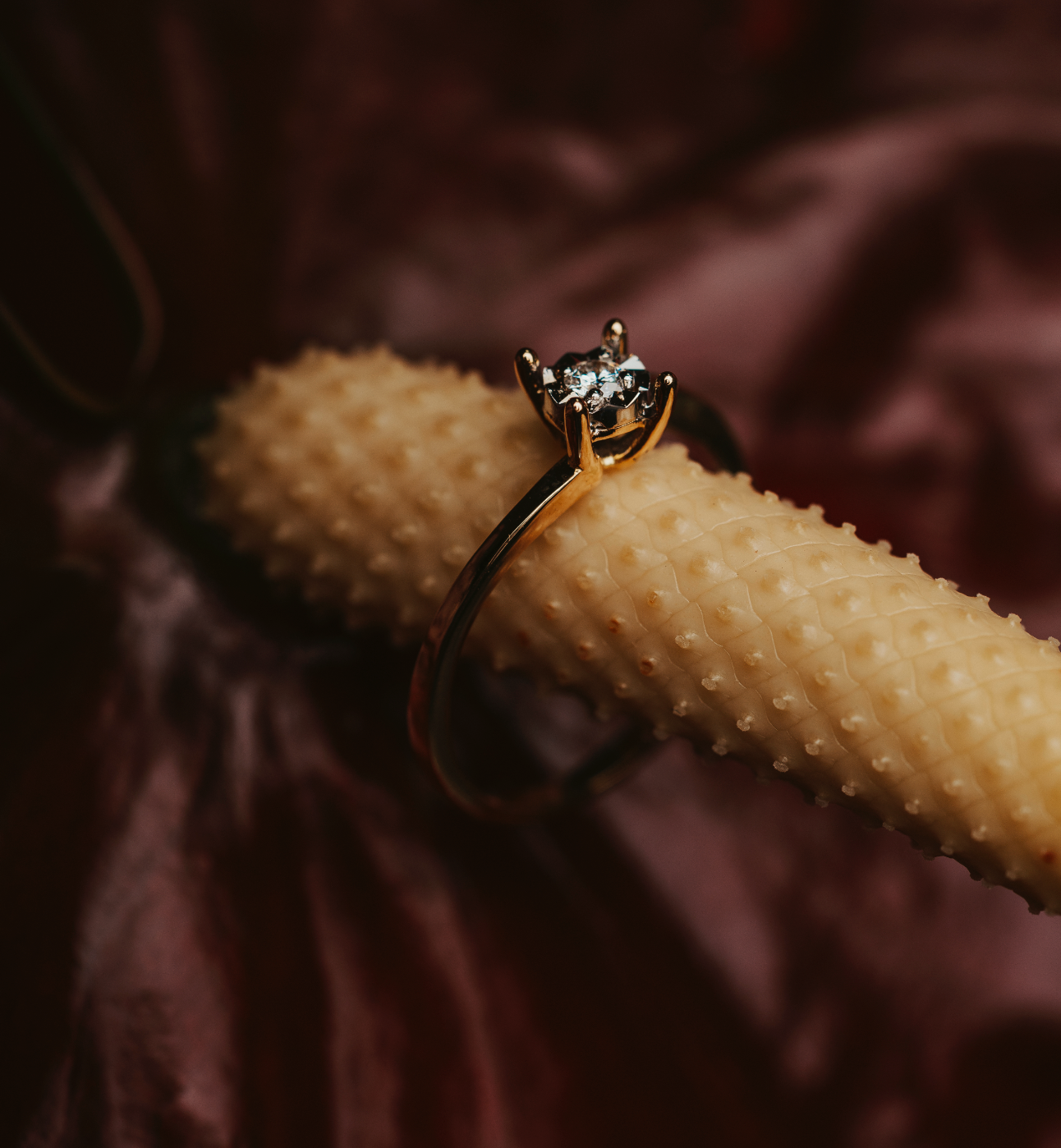 ANELLO SOLITARIO IN ORO GIALLO 18 KT CON DIAMANTE