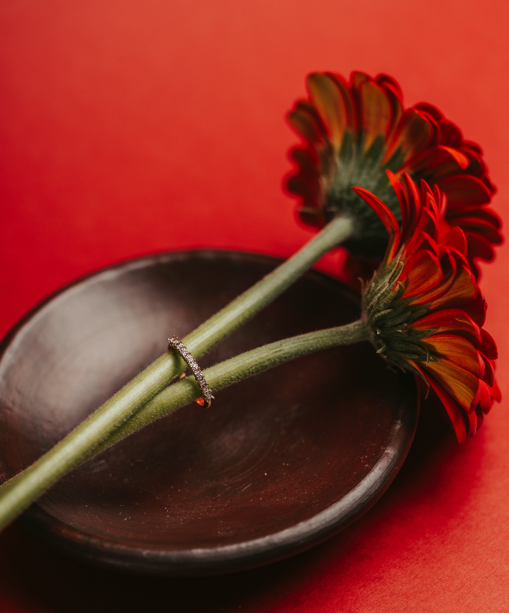 ANELLO VERETTA IN ORO 18 KT CON DIAMANTI