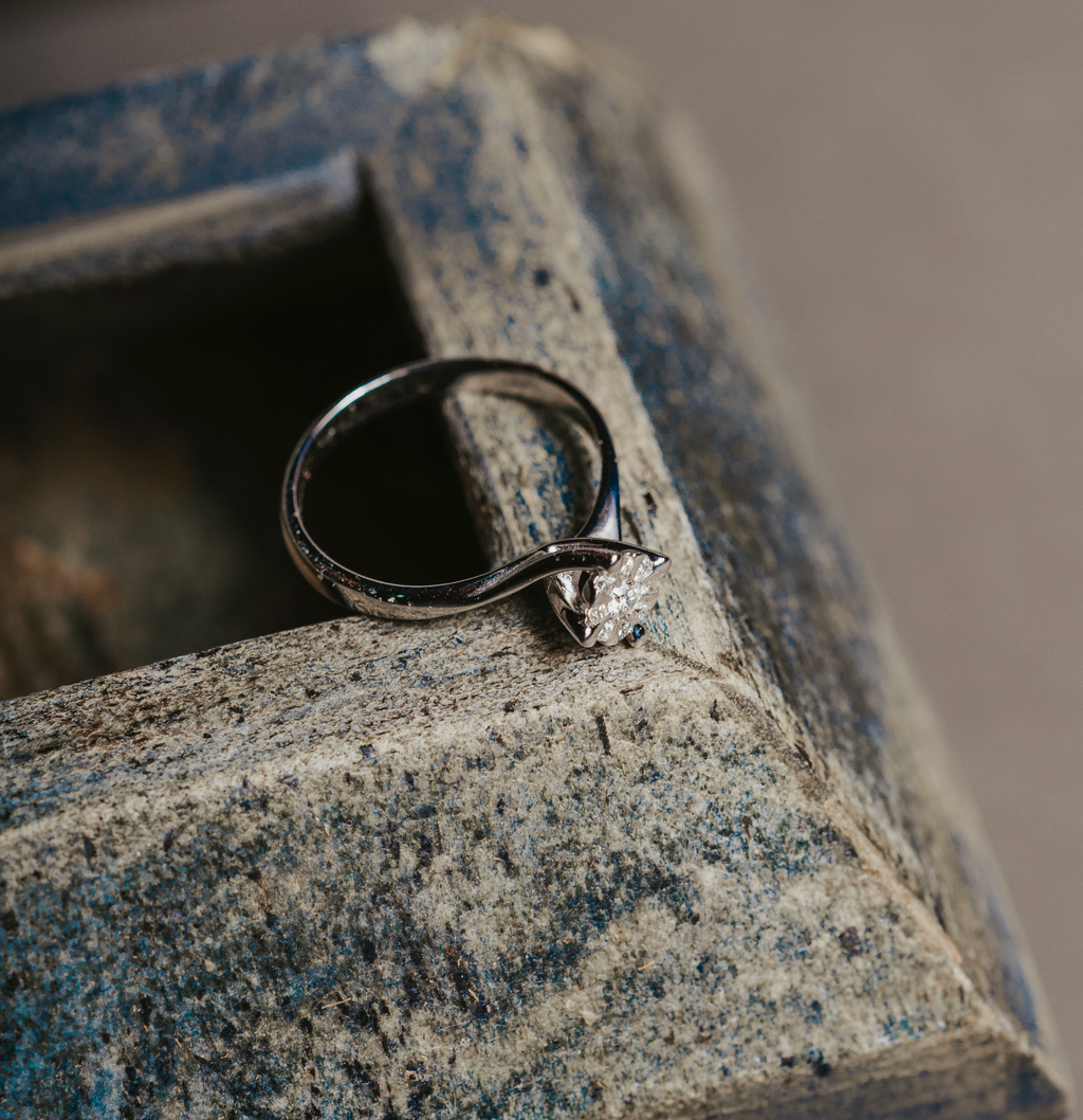 ANELLO SOLITARIO MAGIC IN ORO 18 KT CON DIAMANTI